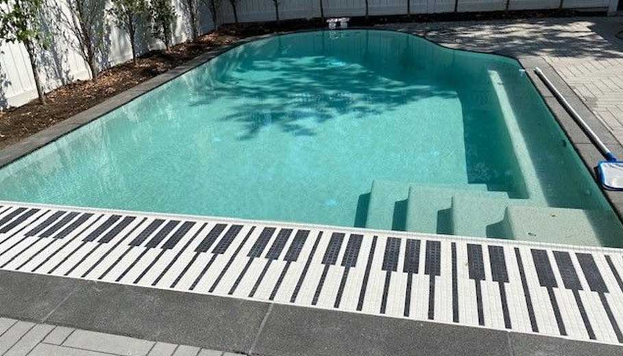 Tiled piano feature next to pool